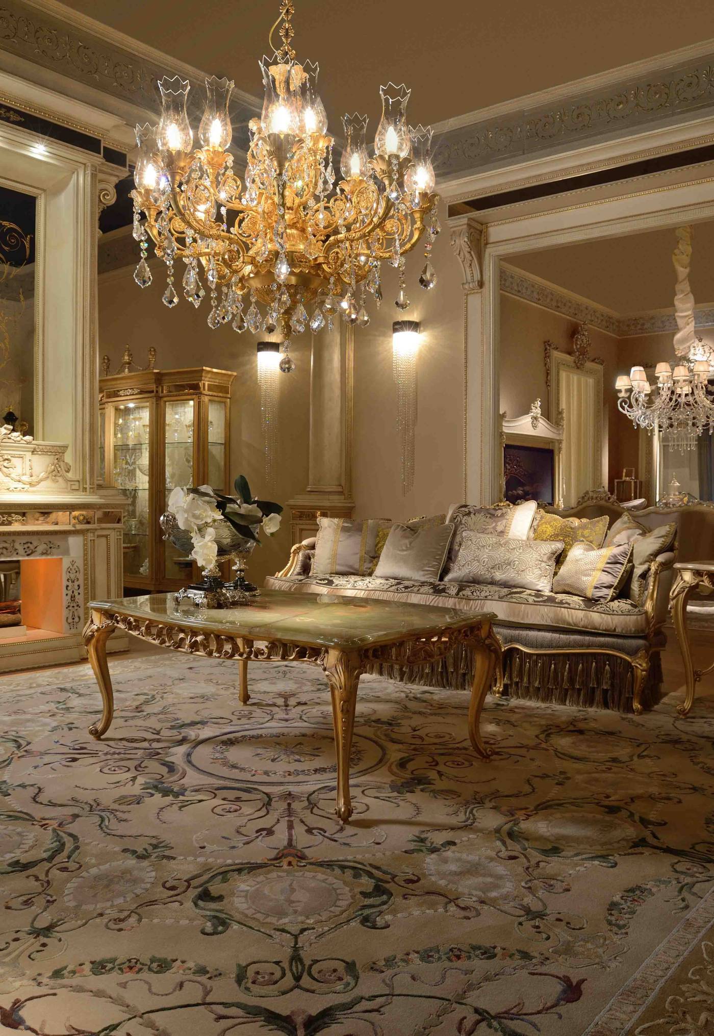 BelCor GD0288MZ 01 T 01 central table Granducale living room Melodia golden decorations exclusive carved limewood wall mirror