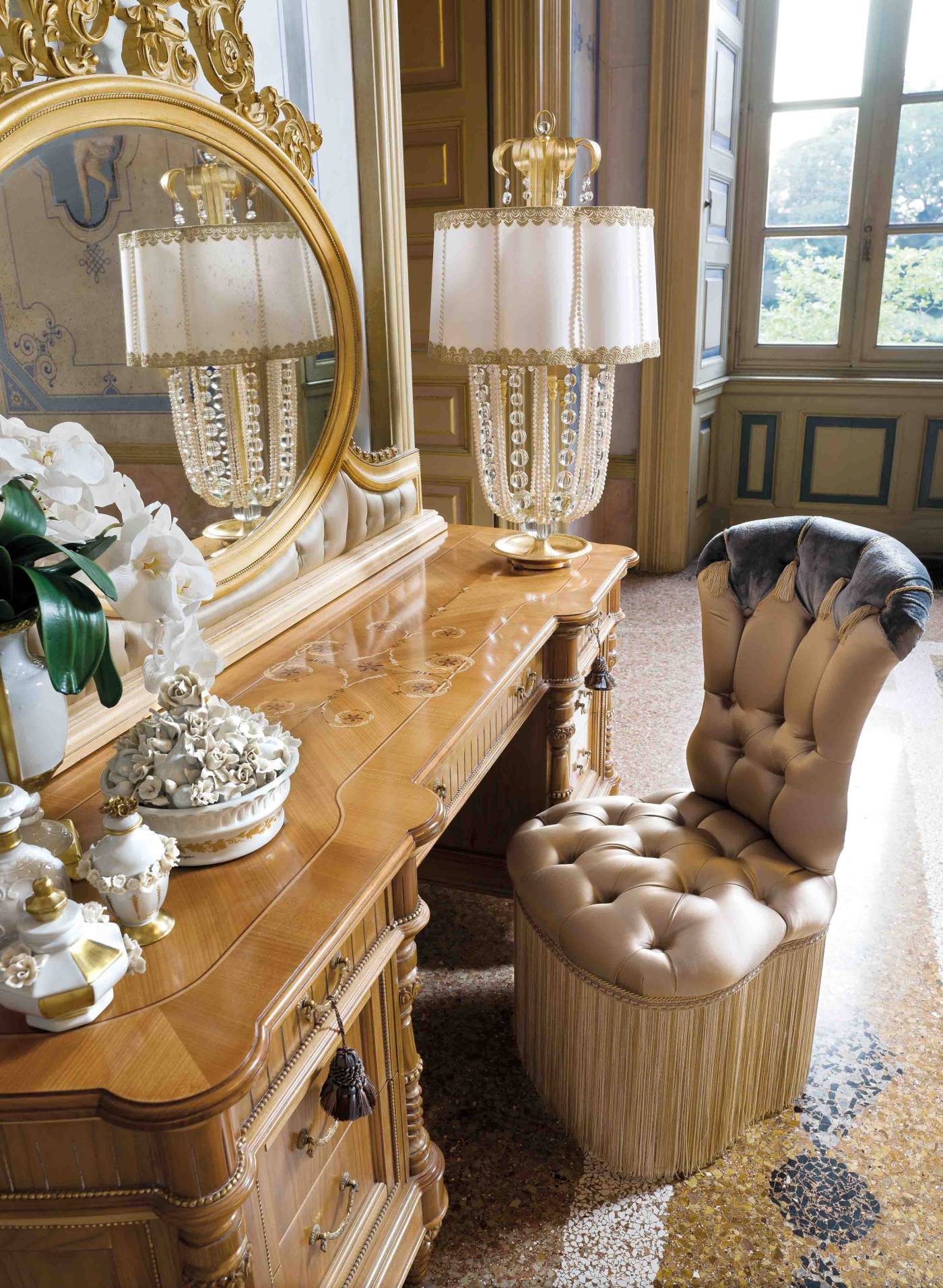 BelCor VE0672NX 02 T 01 mirror Versailles bedroom capitonné working italian classic interiors