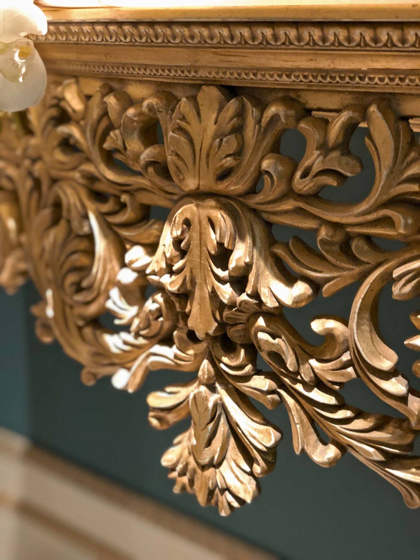 BelCor-GD0691NZ-03-T-01-mirror-Granducale-entrance-La Bellezza-sand-blasted-decorations-interior-inspiring-italian-classic