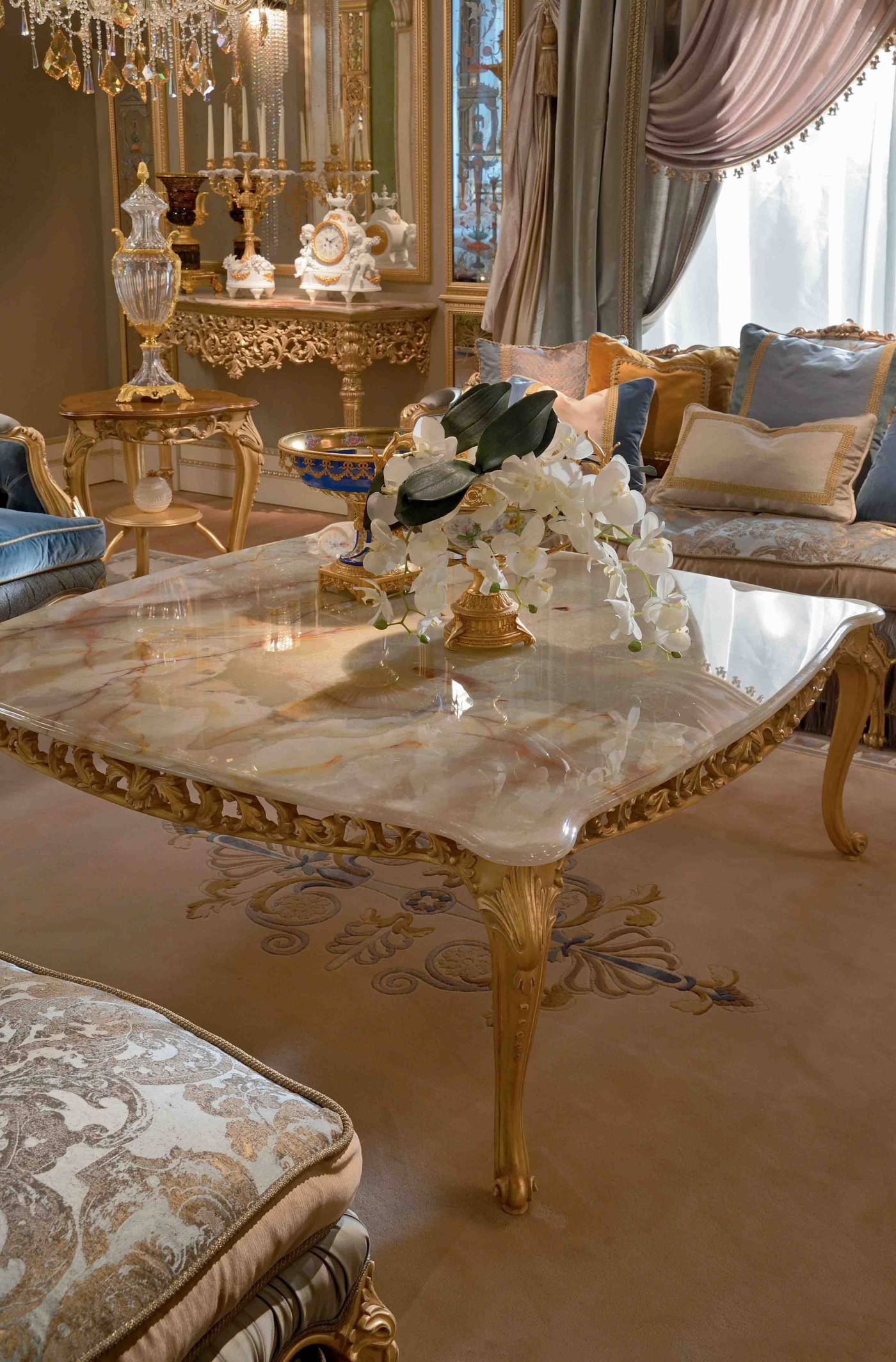 BelCor GD0286MZ 01 T 01 central table Granducale living room Armonia golden carvings made in italy custom made