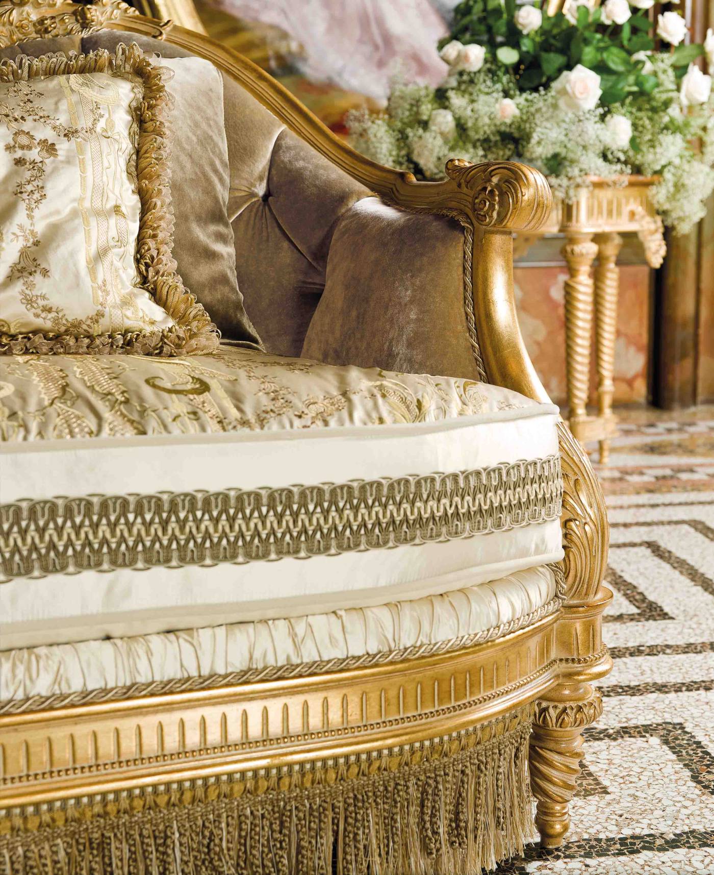 BelCor VE1513LX 03 T 01 sofa Versailles living room small feet elaborate spiral turning classic italian luxury