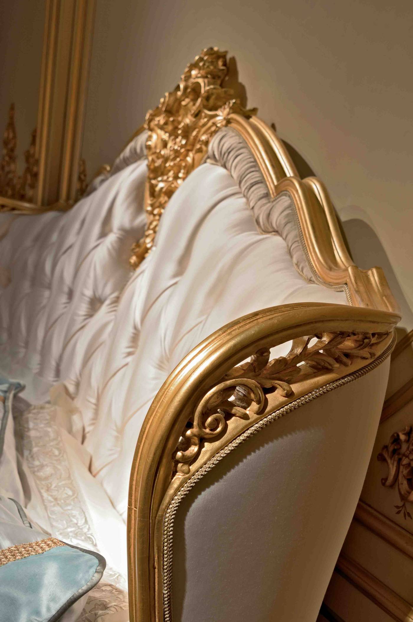 BelCor MS0535IY 03 T 01 bed Majestic bedroom Eleganza carved feet lime wood elegant luxury furnishings