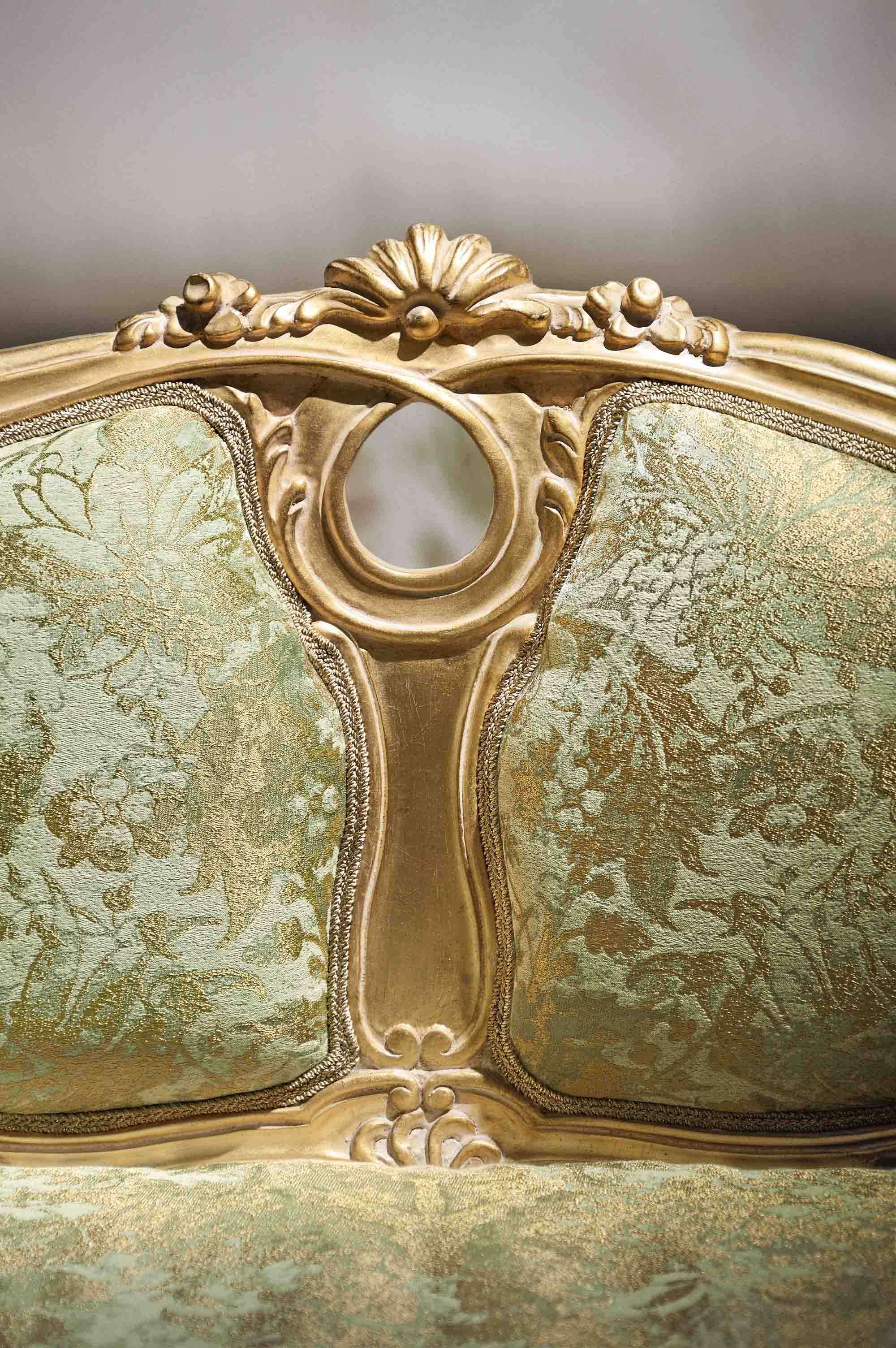 BelCor FE0742BY 02 T 01 bench La Fenice bedroom Meraviglia oval shape golden carvings refined classic made in italy design