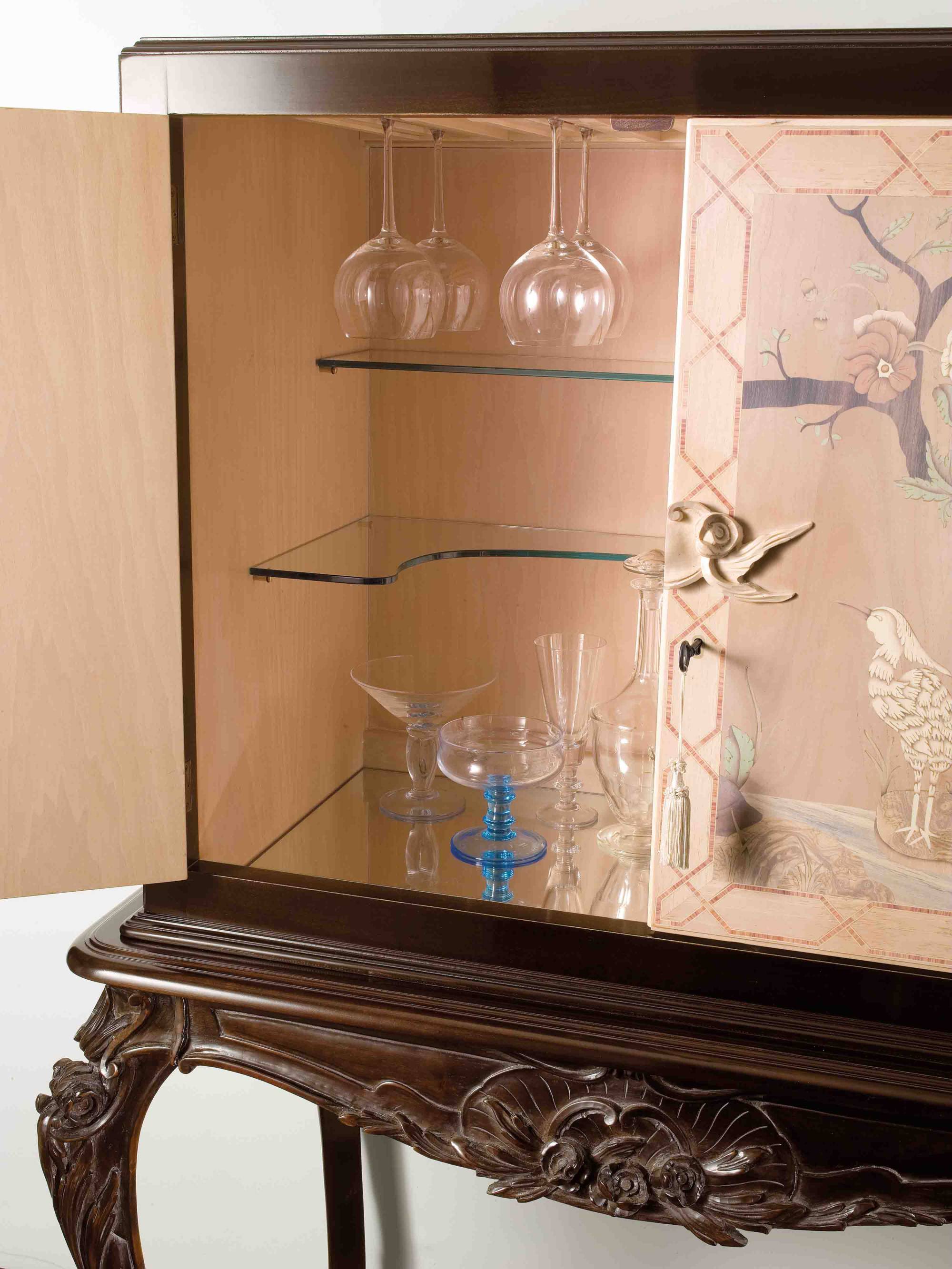 BelCor AL0272NX 02 T 01 bar unit Alexander living room Magnifica rich carved base decorated exclusive luxury seating