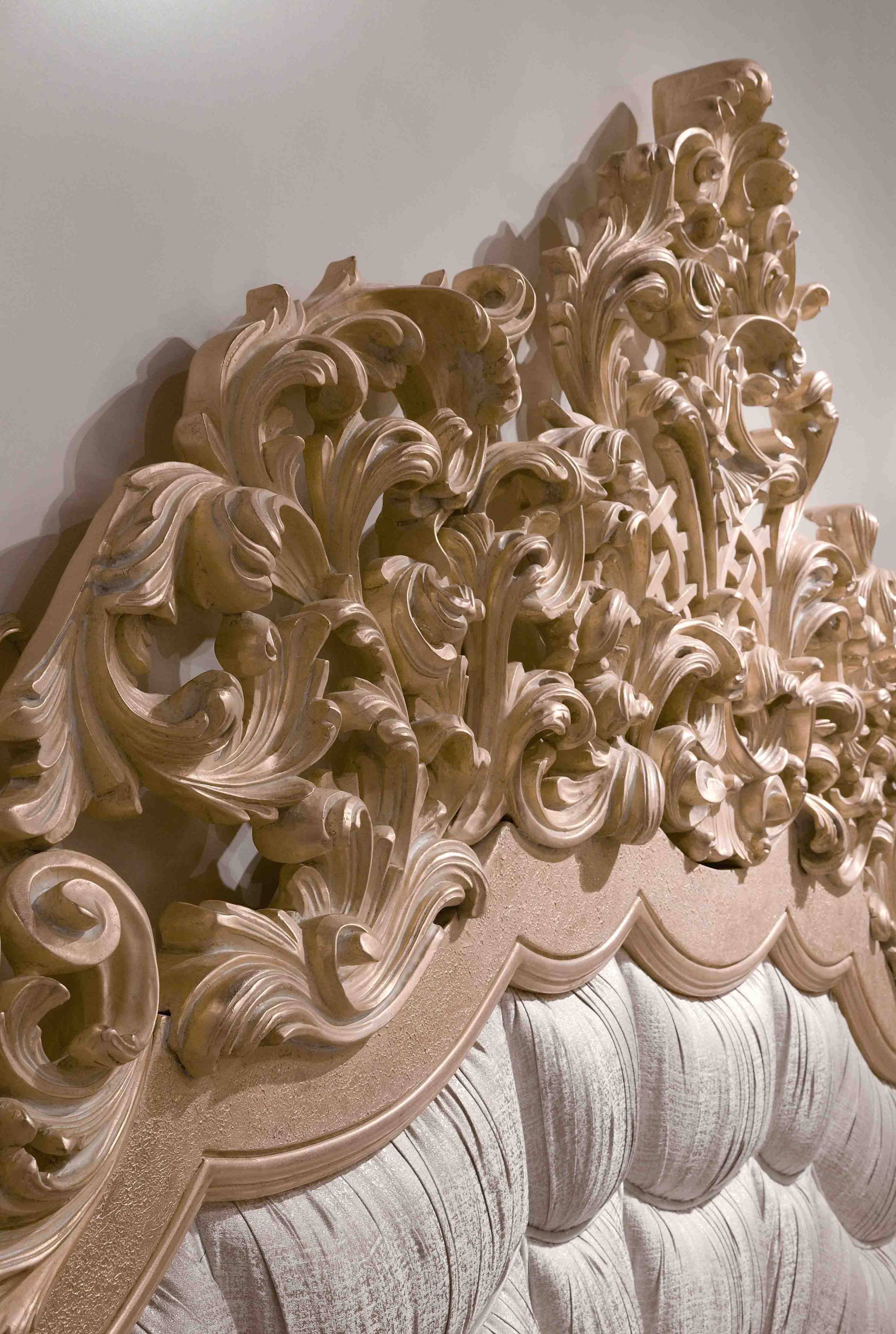 BelCor PS0525IX 04 T 01 bed Phatos bedroom Incanto golden decorations detail luxury italian custom made